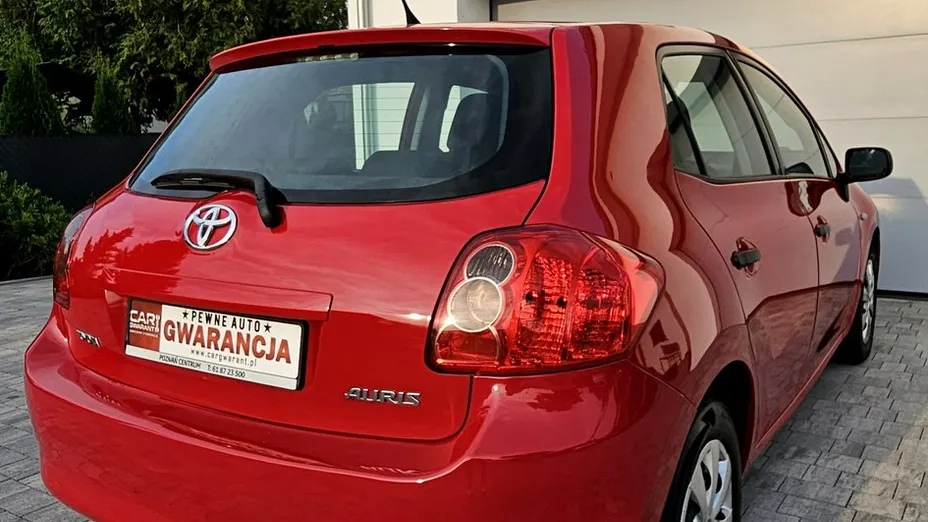 TOYOTA Auris -