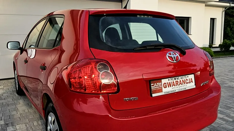 TOYOTA Auris -