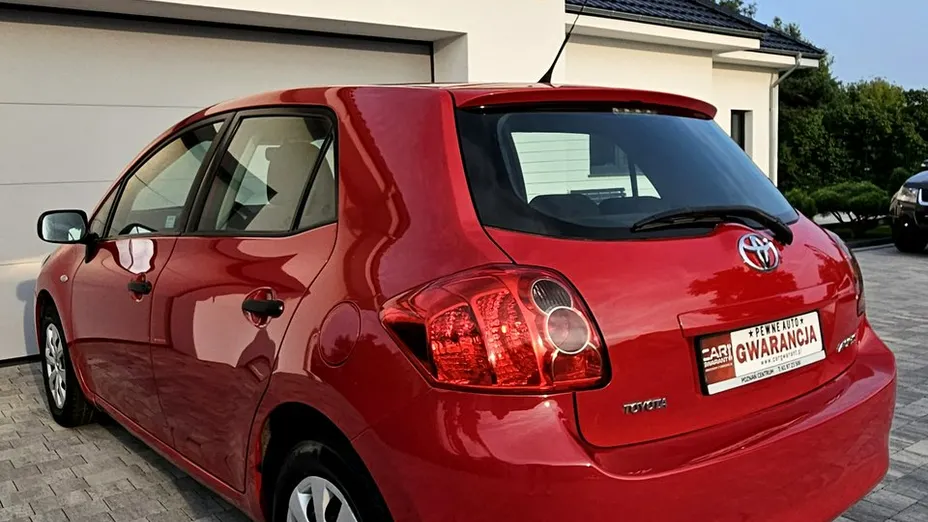 TOYOTA Auris -
