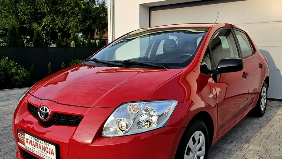 TOYOTA Auris -