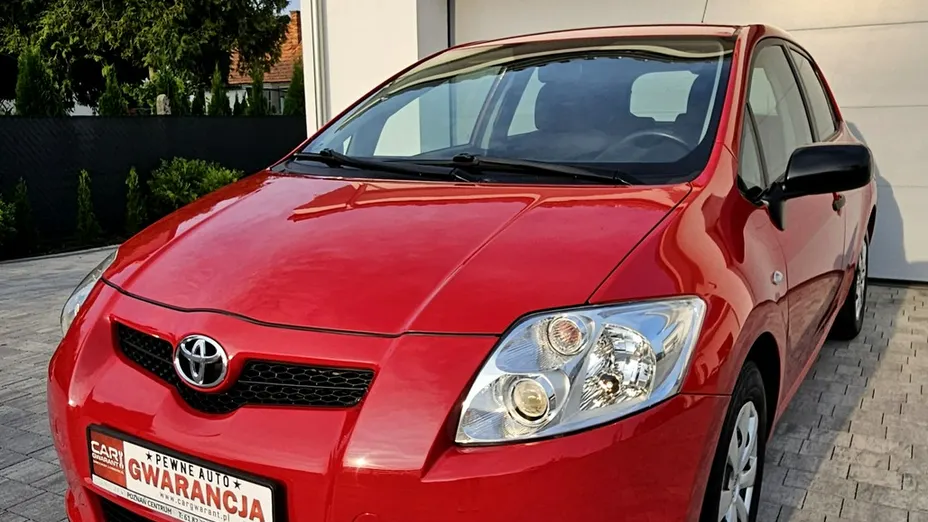 TOYOTA Auris -