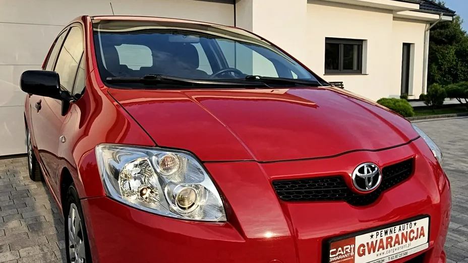 TOYOTA Auris -