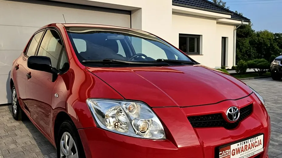 TOYOTA Auris -