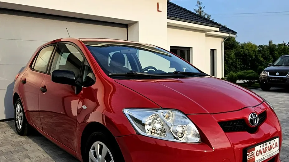 TOYOTA Auris -