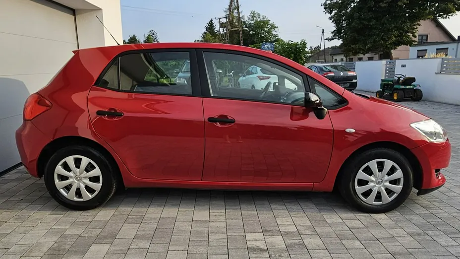 TOYOTA Auris -