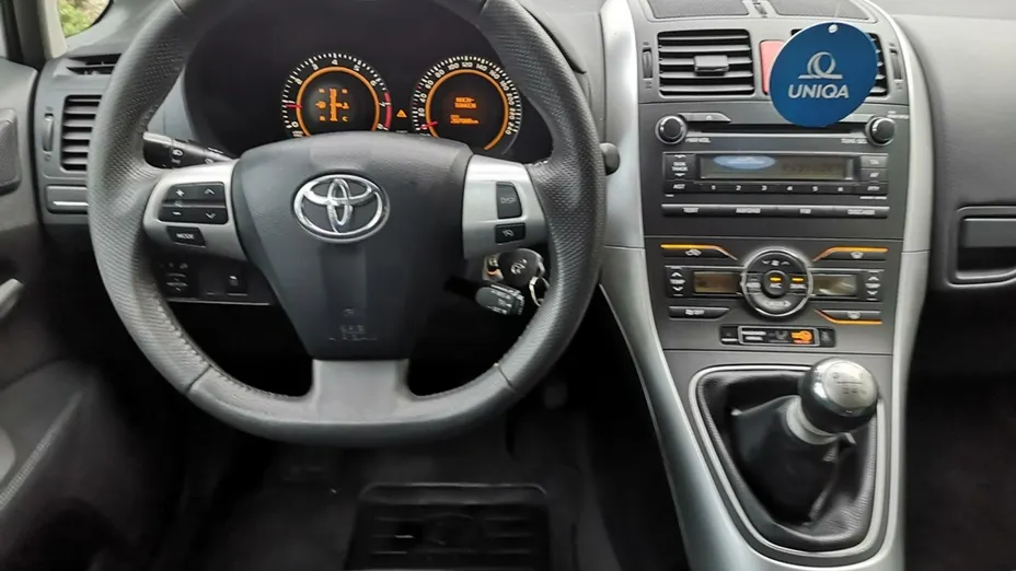 TOYOTA Auris -