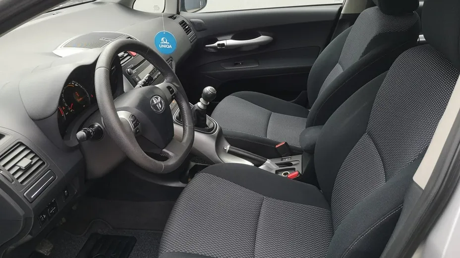 TOYOTA Auris -