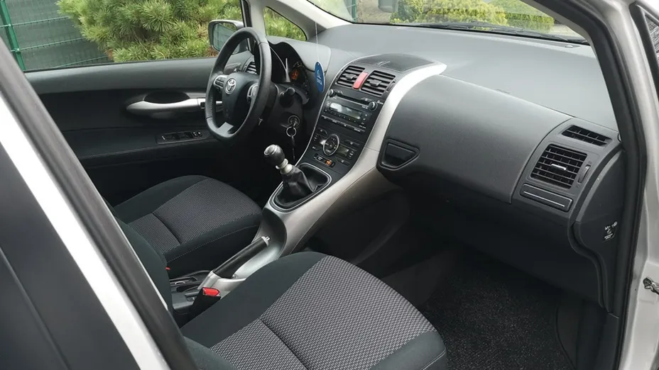 TOYOTA Auris -