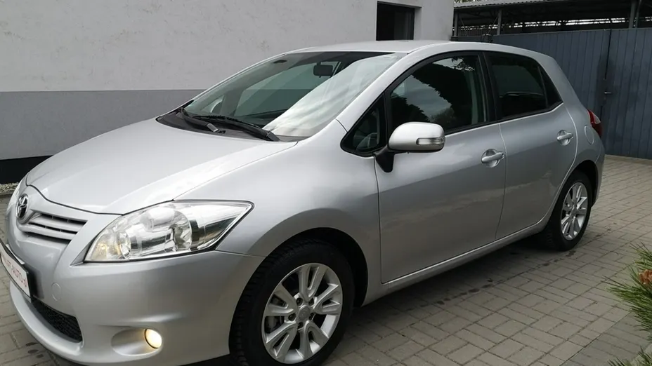 TOYOTA Auris -