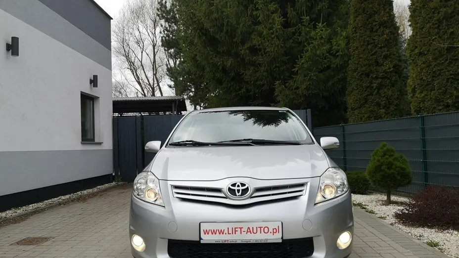TOYOTA Auris -