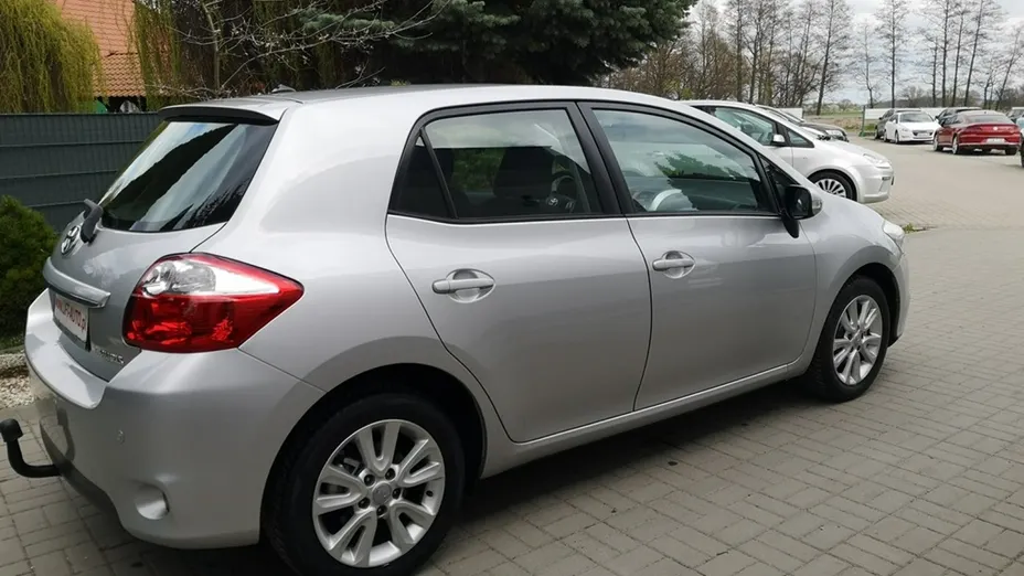 TOYOTA Auris -
