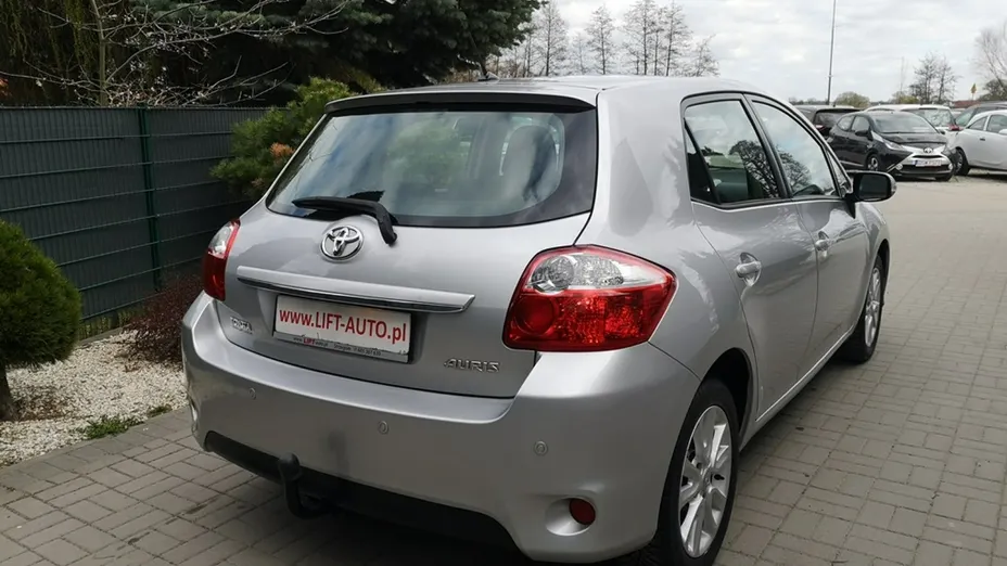 TOYOTA Auris -