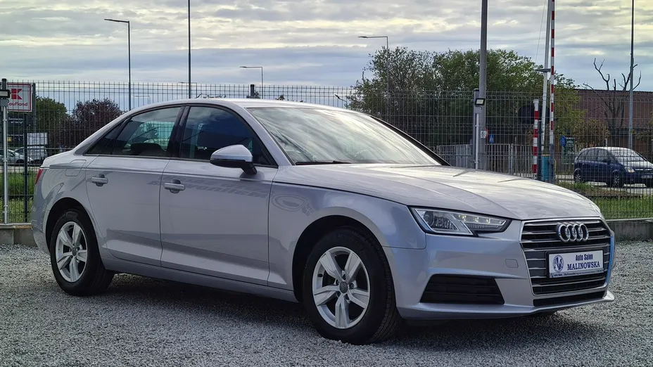 AUDI A4 -