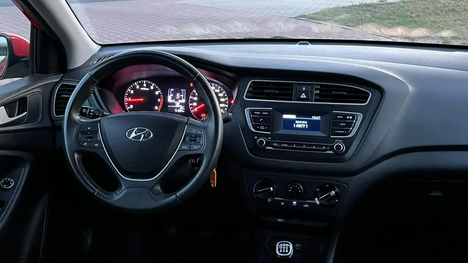 HYUNDAI i20 -