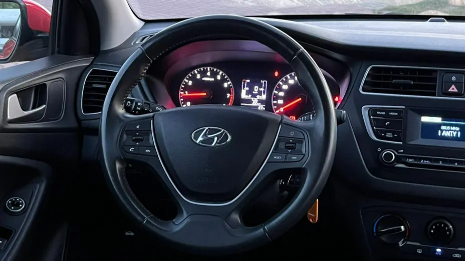 HYUNDAI i20 -