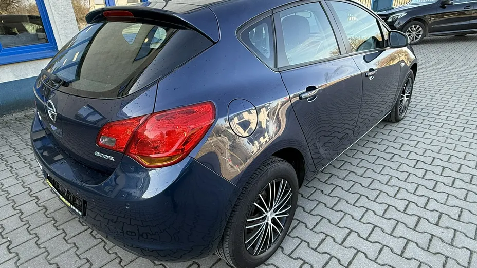 OPEL Astra -