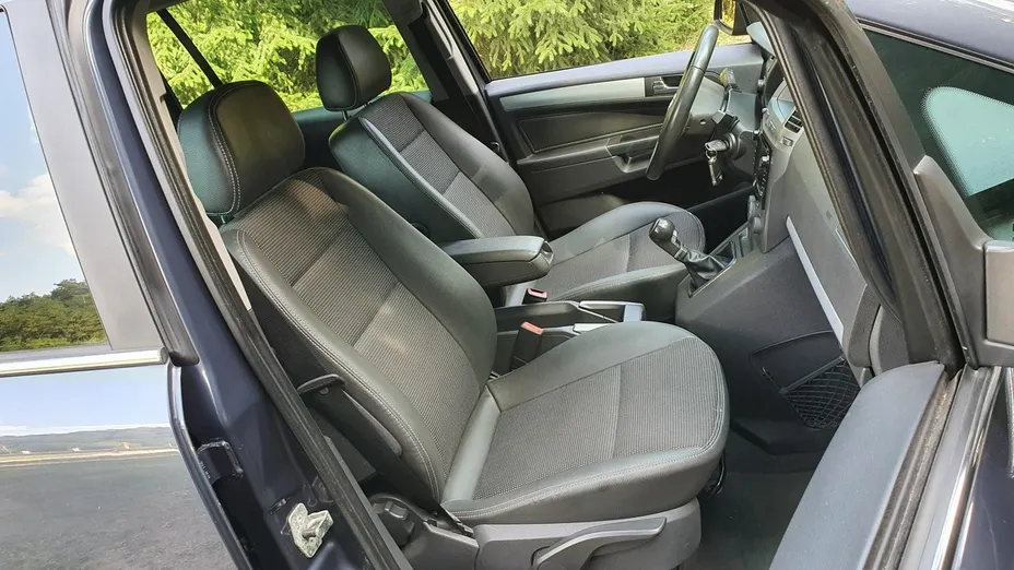 OPEL Zafira -