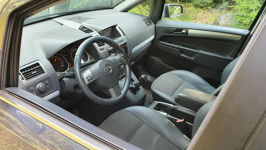 OPEL Zafira -