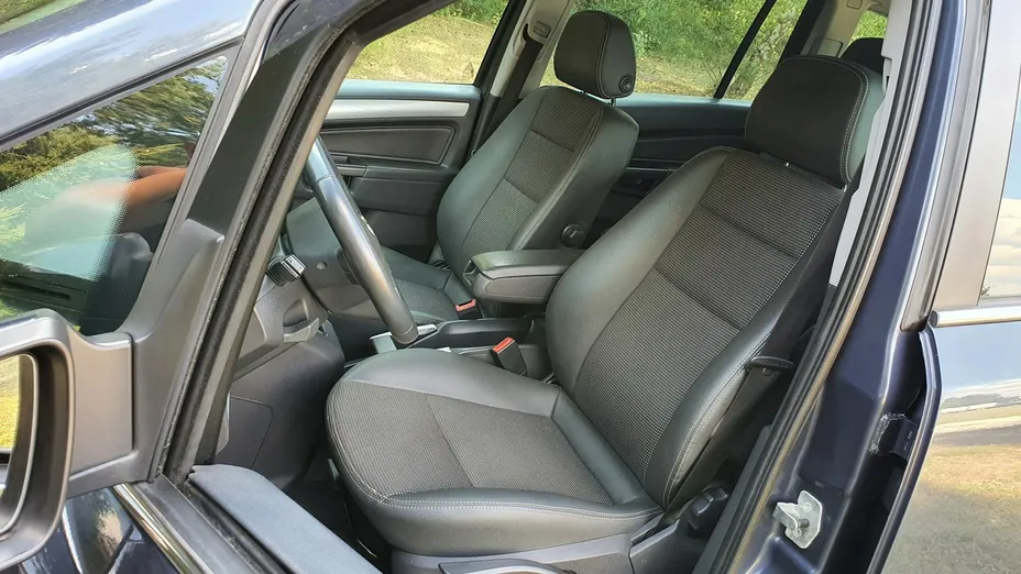 OPEL Zafira -