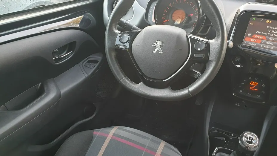PEUGEOT 108 -