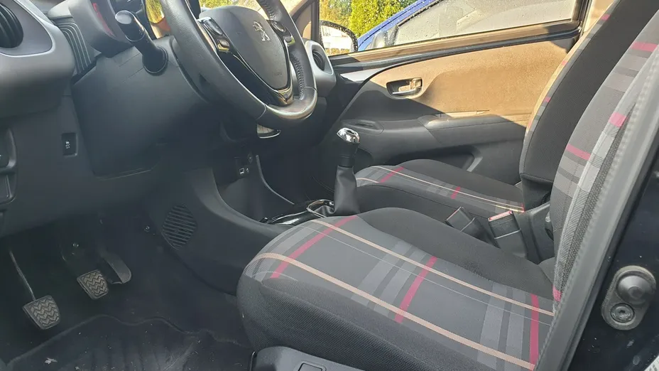 PEUGEOT 108 -