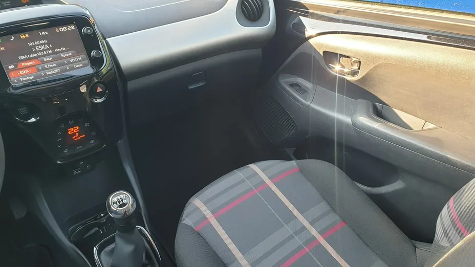 PEUGEOT 108 -
