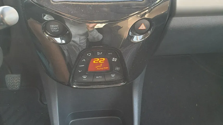 PEUGEOT 108 -