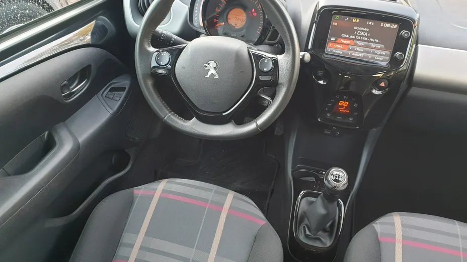 PEUGEOT 108 -