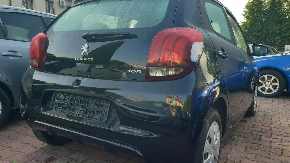 PEUGEOT 108 -
