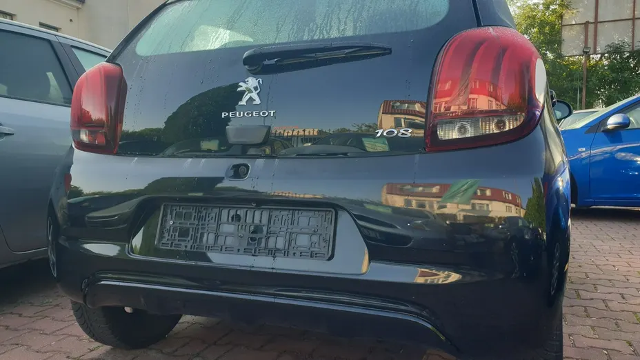 PEUGEOT 108 -