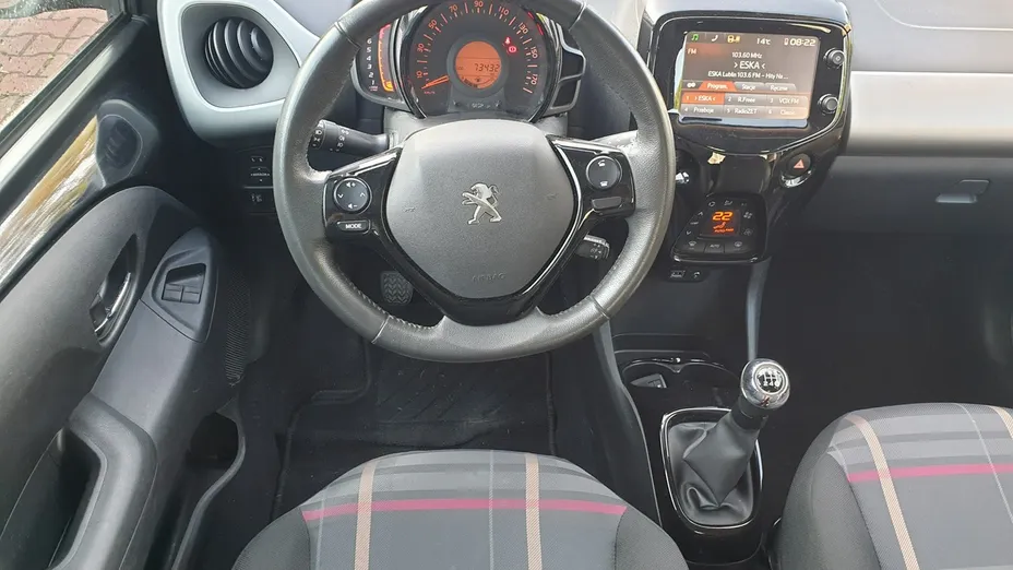 PEUGEOT 108 -