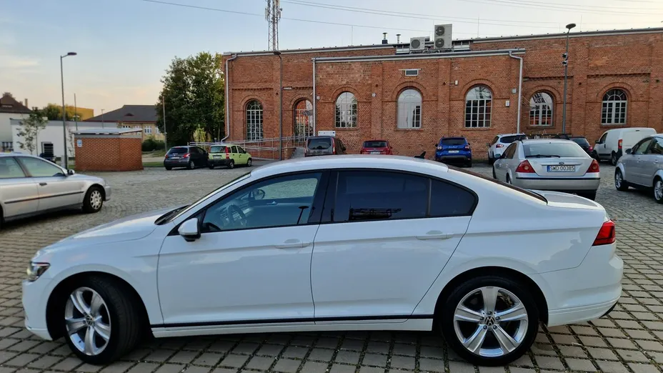 VOLKSWAGEN Passat -
