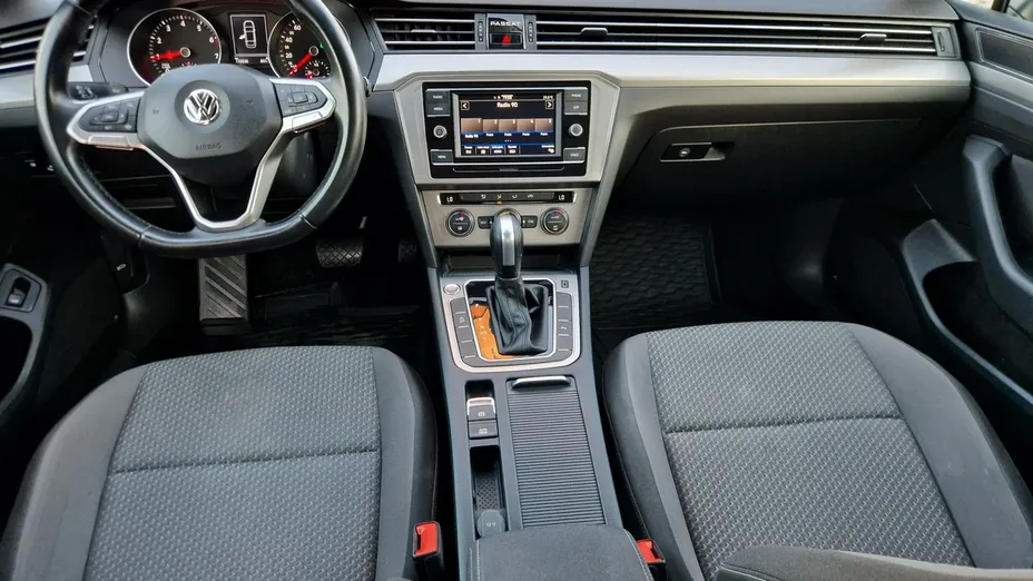 VOLKSWAGEN Passat -
