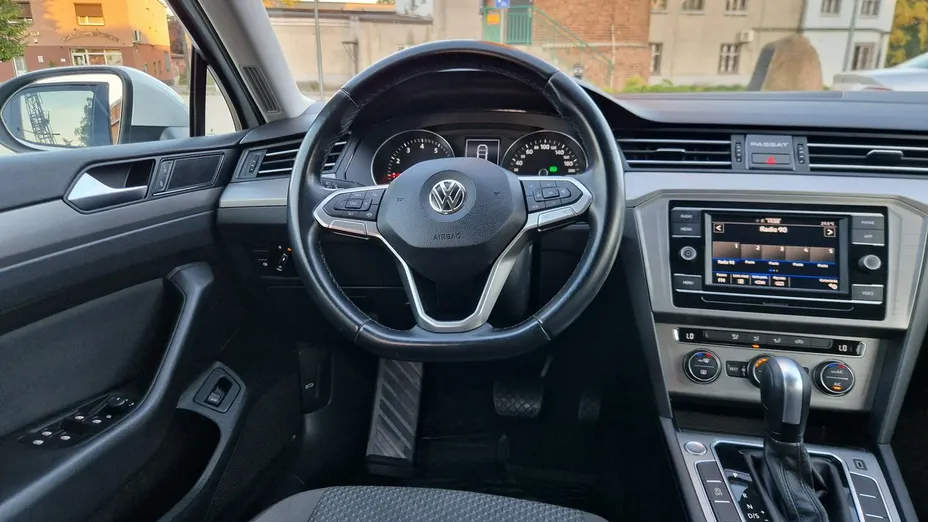 VOLKSWAGEN Passat -