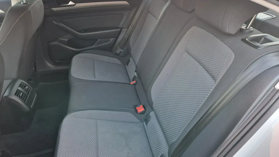 VOLKSWAGEN Passat -