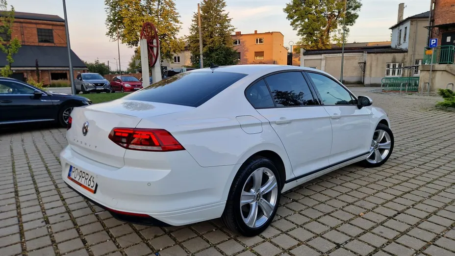 VOLKSWAGEN Passat -