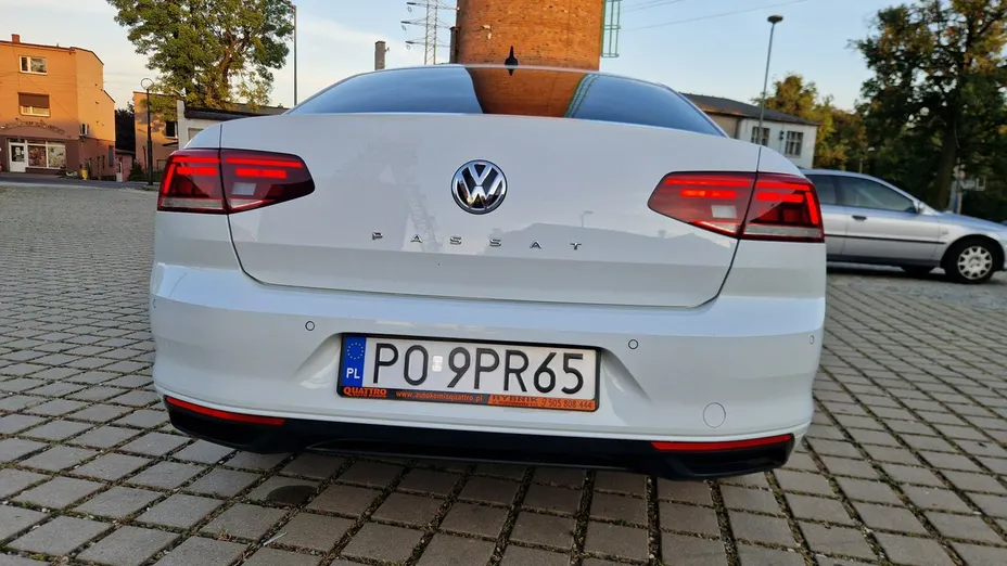 VOLKSWAGEN Passat -