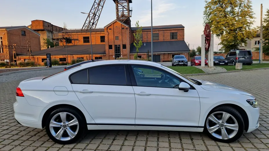 VOLKSWAGEN Passat -