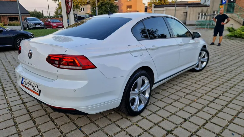 VOLKSWAGEN Passat -
