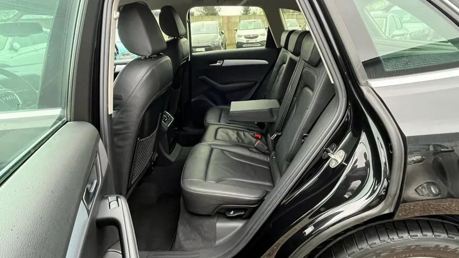 AUDI Q5 -