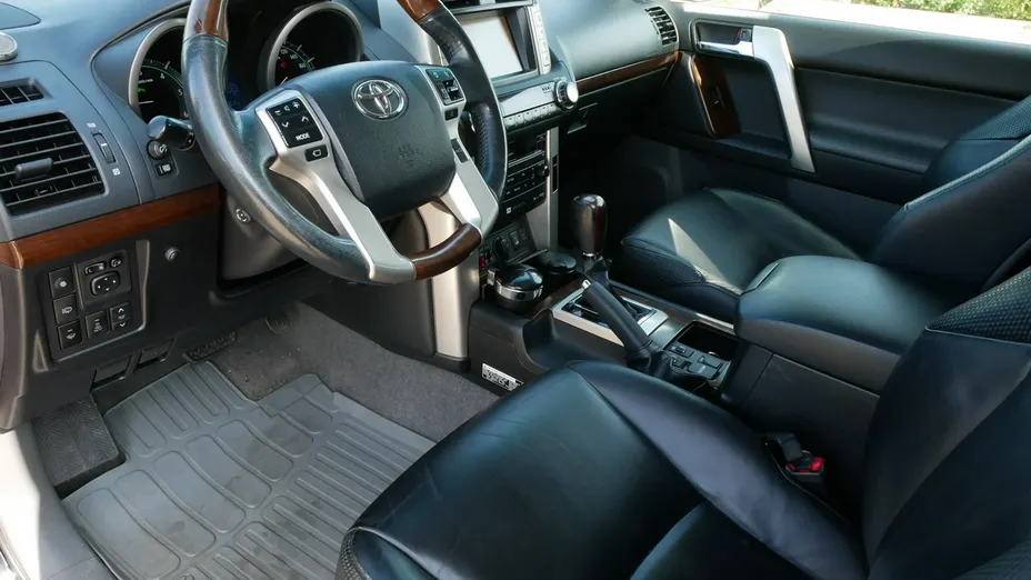 TOYOTA Land Cruiser -