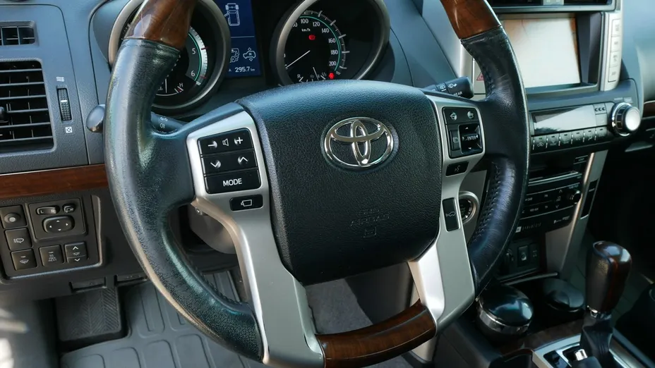 TOYOTA Land Cruiser -