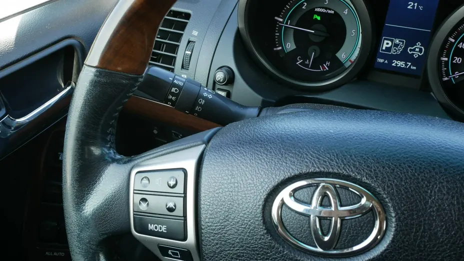 TOYOTA Land Cruiser -