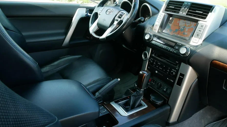 TOYOTA Land Cruiser -