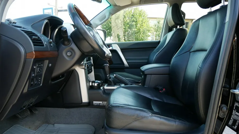 TOYOTA Land Cruiser -