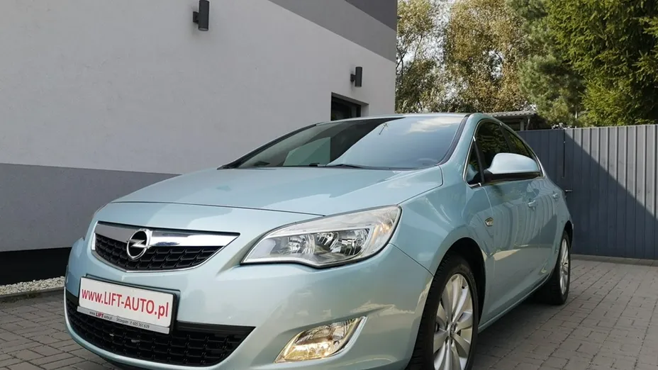 OPEL Astra -