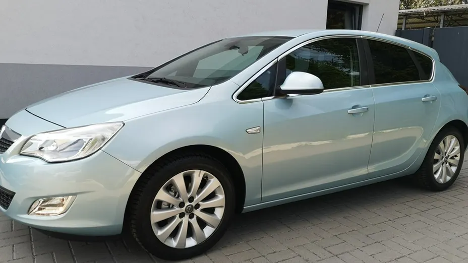 OPEL Astra -
