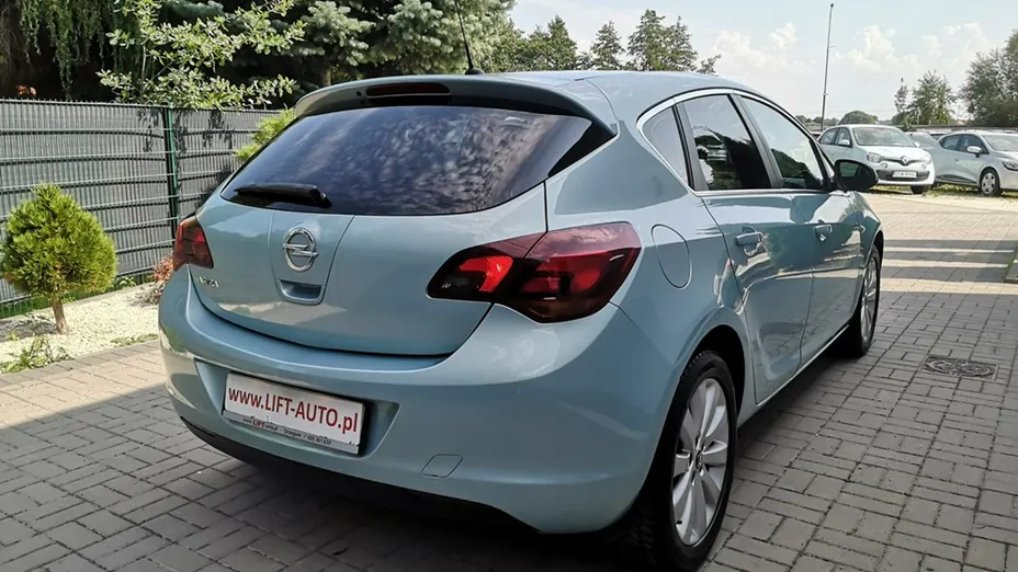 OPEL Astra -