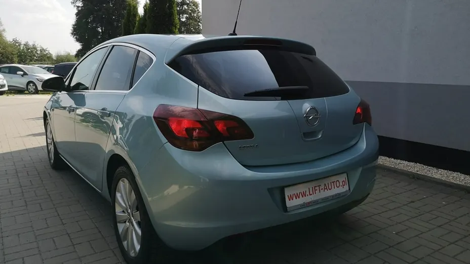 OPEL Astra -