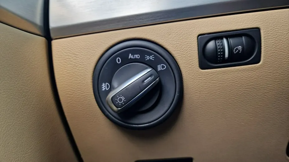 VOLKSWAGEN Touareg -